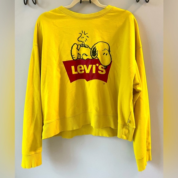 Levi's Tops - Levi’s x Peanuts crop sweatshirt